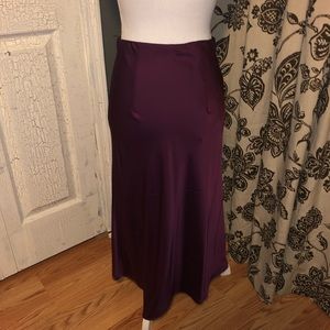 |Sold to Consign| NWT EXPRESS silky maroon skirt. Size XS